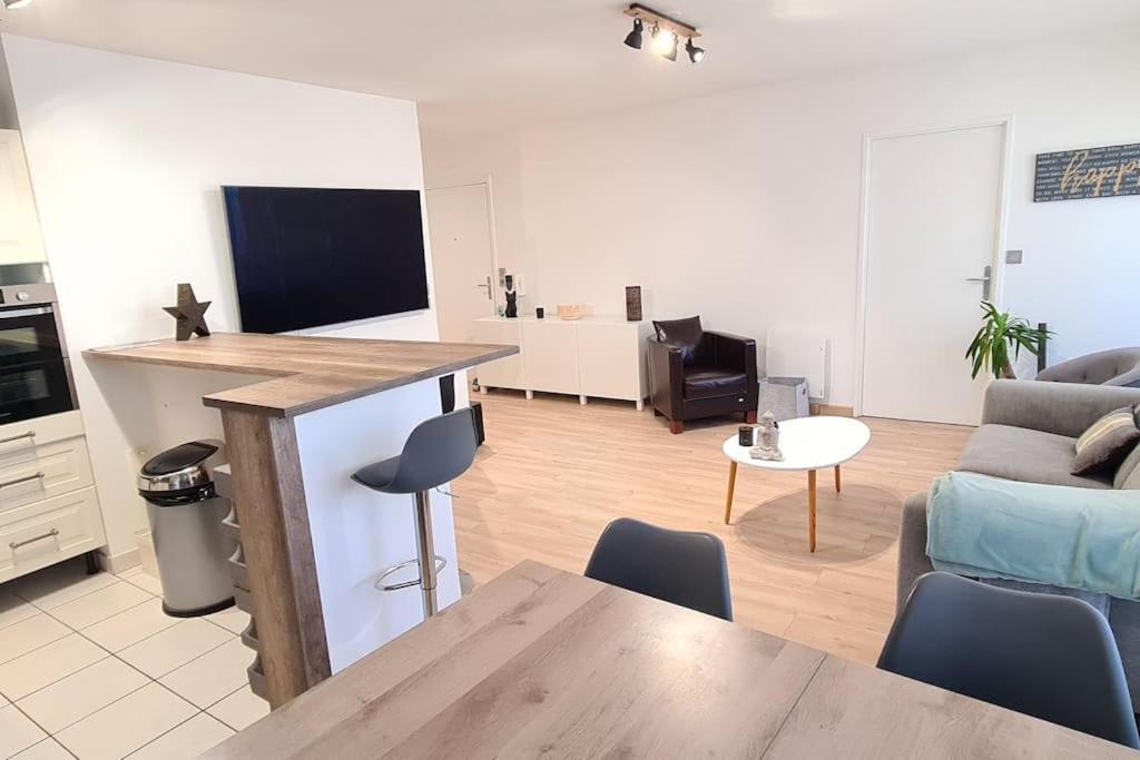 Charmant Logement Avec Jacuzzi Mantes-la-Jolie Exterior foto